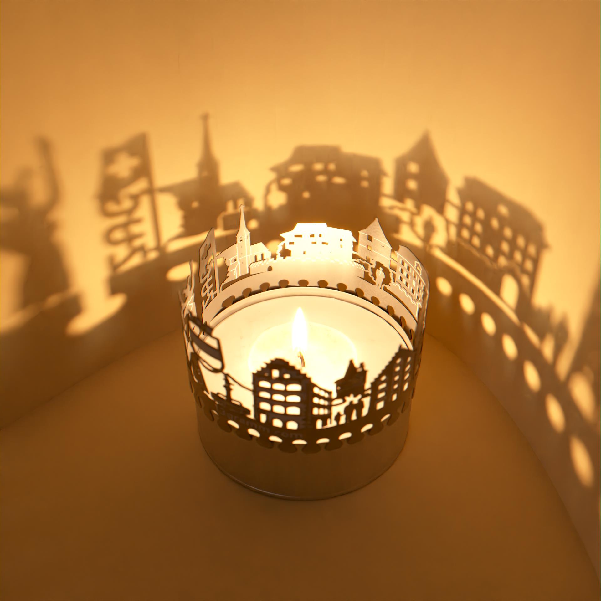 163_zug_windlicht_schattenspiel_stadtansicht_mitbringsel_geschenkidee_zuger-see_kapuzinerturm_kolinplatz_zytturm_kunsthaus-zug_huwilerturm_burg-zug