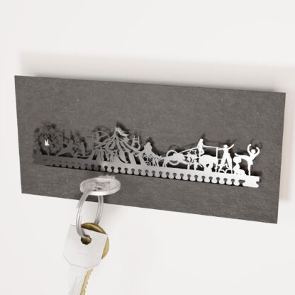 https://13gramm.com/shop/zirkus-schluesselbrett-geschenk/