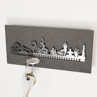 https://13gramm.com/shop/yoga-schluesselbrett-geschenk/