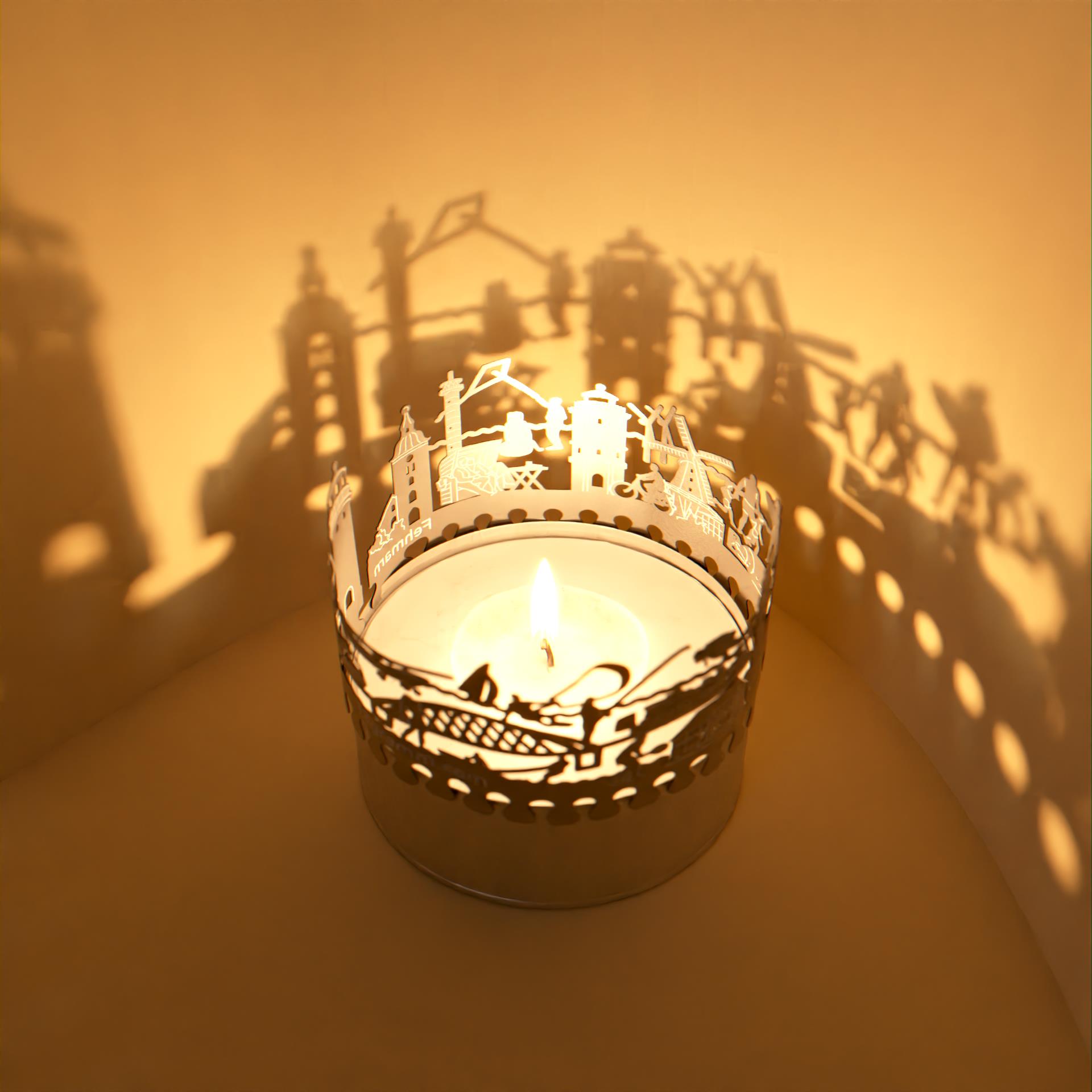 227_fehmarn_skyline-kerze_maritime-souvenirs_urlaubssouvenir_klangspiel_batik-effekt_andenken_lichtzauber_inselwind_postkarte_strandpromenade