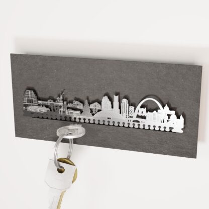 https://13gramm.com/shop/st-louis-skyline-souvenir-schluesselbrett/