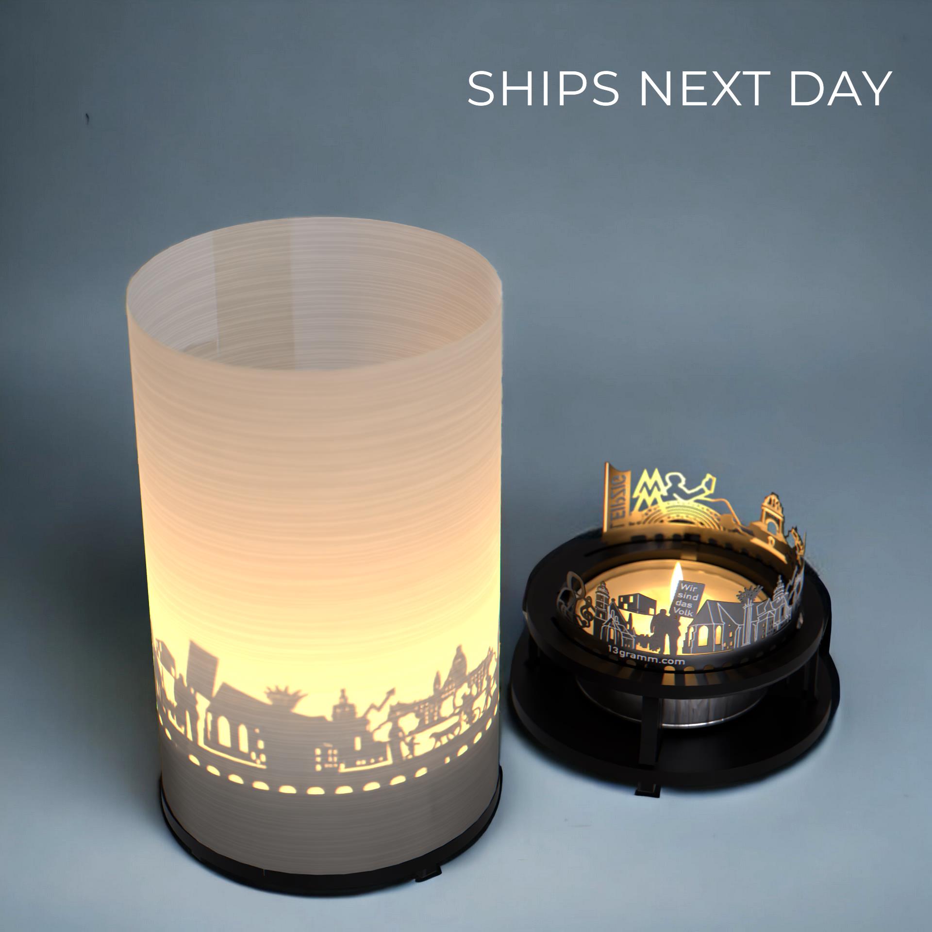 3125_leipzig_geschenk_kerze_skyline_schattenspiel_thomas-kirche_voelkerschlachtdenkmal_teelicht-windlicht_postkarte_leipzig-souvenir_montagsdemos-1989_1