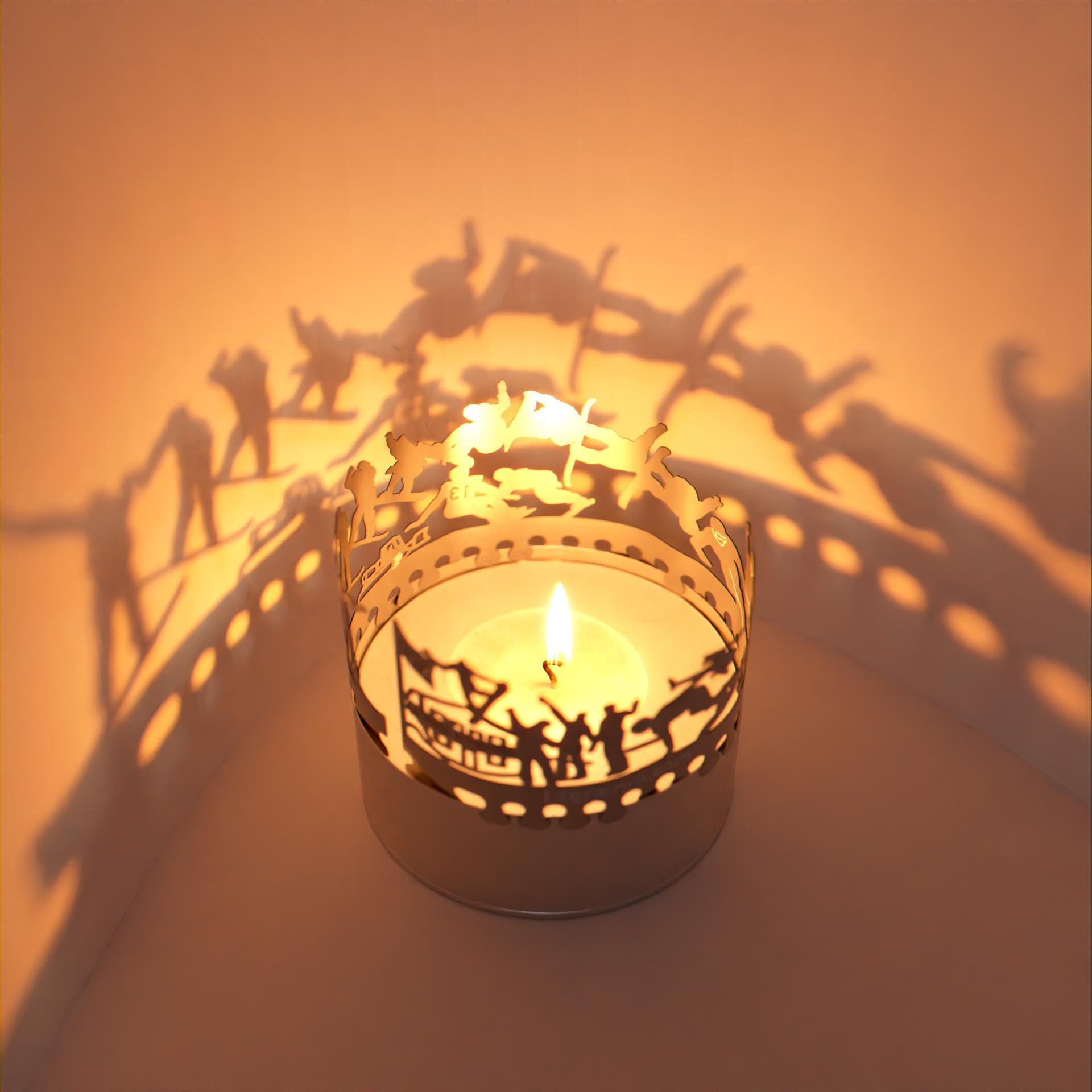 53_snowboard_kerze_teelicht_windlicht_motiv_schatten_schattenspiel_piste_winter_schnee_geschenkidee_wohnaccesoire_postkarte_carven_freestyling